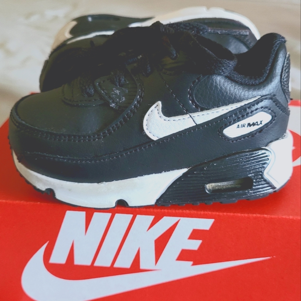 Blck w/ White Nike Air Max 5C